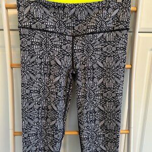 Victoria's Secret Sport (VSX) Knockout Crop Leggings RARE PRINT